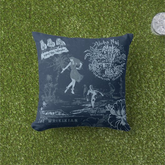 ヴィンテージハワイアントラベルコラージインディゴリバーシブル アウトドアクッション (芝生)