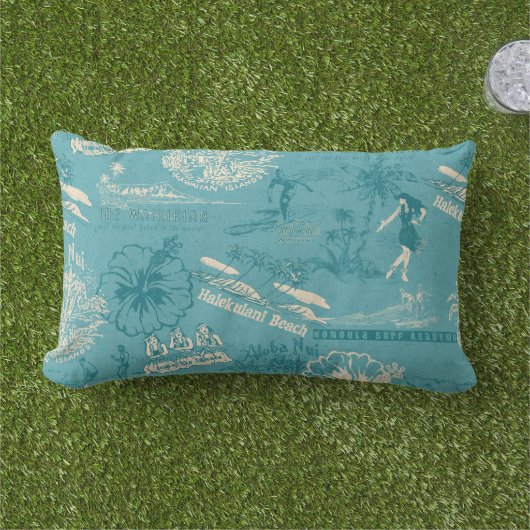 ヴィンテージハワイアントラベルコラージュティール（緑がかった色） アウトドアクッション (芝生)