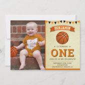 ヴィンテージバスケットボールファーストバースデーパーティーの写真 招待状 (正面)