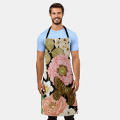 ヴィンテージバラ牡丹：黒色花柄 エプロン (着用した状態)