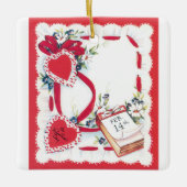 ヴィンテージバレンタインデーのハート、花、リボン セラミックオーナメント (正面)