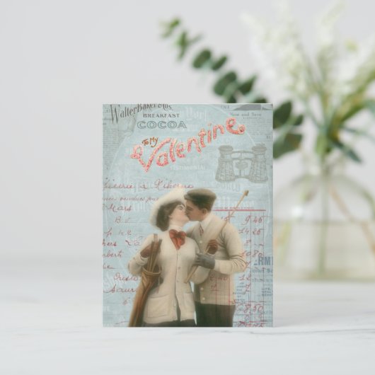ヴィンテージバレンタインデーキスをするカップルのコラージュ シーズンポストカード (スタンド正面)