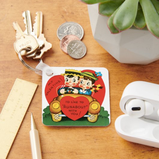 ヴィンテージバレンタインデー,かわいい男の子と女の子を車で キーホルダー (デスク)