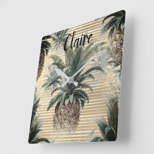 ヴィンテージパイナップルオンゴールドフォイルストライプの スクエア壁時計 (傾斜)