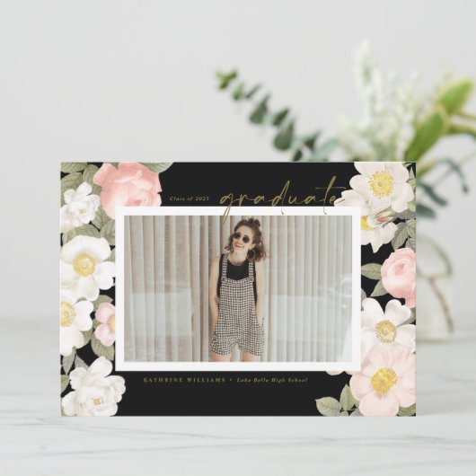 ヴィンテージパステルフラワーズブラックフォト卒業 招待状 (スタンド正面)