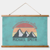 ヴィンテージパステル山脈はモノグラムを呼び出している 吊り下げ型タペストリー (正面)