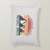 ヴィンテージパステル山脈はモノグラムグレーを呼び出している アクセントクッション (裏面(縦))