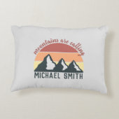 ヴィンテージパステル山脈はモノグラムグレーを呼び出している アクセントクッション (裏面)