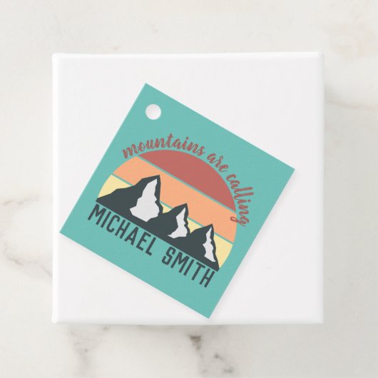 ヴィンテージパステル山脈はモノグラムスカイを呼び出している フェイバータグ (インサイチュ)