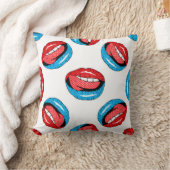 ヴィンテージパターンに唇のある漫画のパッチバッジ クッション (ブランケット)