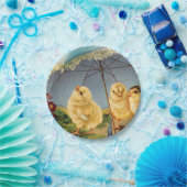 ヴィンテージパラソルの下の復活祭のかわいい雛 ペーパープレート (パーティー)