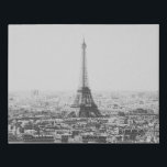 ヴィンテージパリエッフェルタワー白黒写真 フェイクキャンバスプリント<br><div class="desc">エッフェルタワーとパリフランスの白と黒の旅行写真を見る鳥の目を見るヴィンテージが美しいキャンバスアートです。</div>