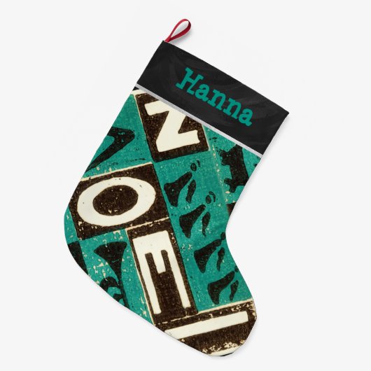ヴィンテージパーソナライズされたグリーンノールクリスマス ラージクリスマスストッキング (正面 (吊り時))