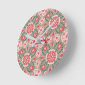 ヴィンテージパーソナライズされたピンクの花柄 ラウンド壁時計 (傾斜)