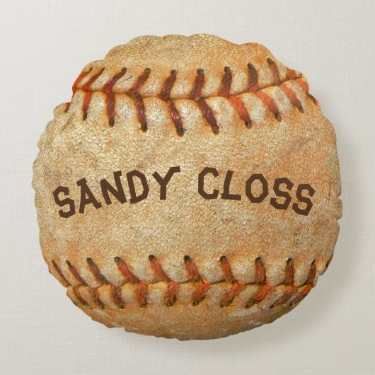 ヴィンテージパーソナライズされたホワイトベースボールレッドステッチ ラウンドクッション (正面)