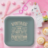 ヴィンテージパーソナライズされた誕生日ウイスキーのラベルのテーマ ペーパープレート (パーティー)