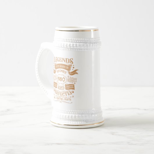 ヴィンテージパーソナライズされた誕生日ウイスキーをテーマにした ビールジョッキ (正面左)