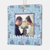 ヴィンテージパープルパンジーリボンライトブルー写真 セラミックオーナメント (左)