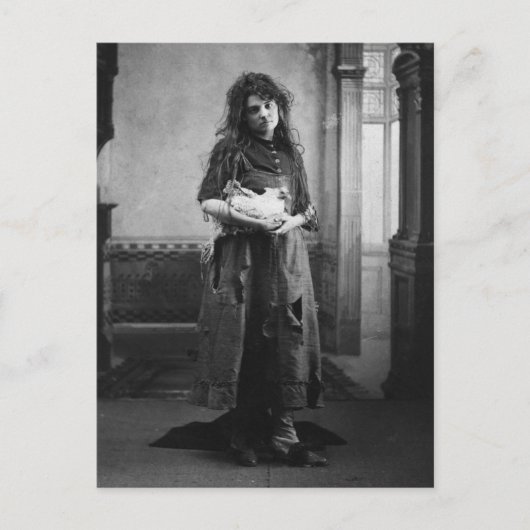 ヴィンテージビクトリアンが鶏を持つ女性 ポストカード (正面)