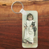 ヴィンテージビクトリアンの猫とナイトガウンを着た少女 キーホルダー (正面)