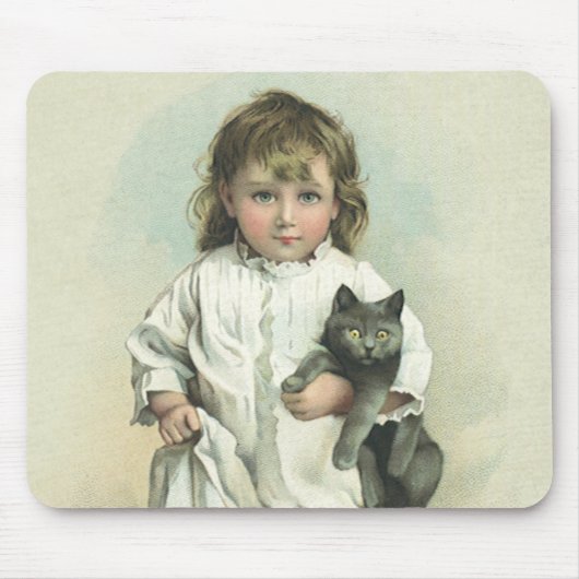 ヴィンテージビクトリアンの猫とナイトガウンを着た少女 マウスパッド (正面)