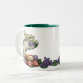 ヴィンテージビクトリアンイースターバニー、花と卵 ツートーンマグカップ (正面左)