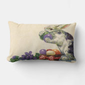 ヴィンテージビクトリアンイースターバニー、花と卵 ランバークッション (正面)