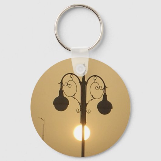 ヴィンテージビクトリアンサンセット通りライトアートデザイン キーホルダー (正面)