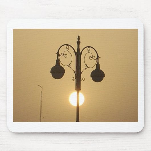 ヴィンテージビクトリアンサンセット通りライトアートデザイン マウスパッド (正面)