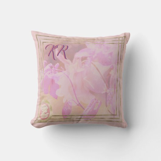 ヴィンテージビクトリアンピンクカメオフローラ クッション (正面)