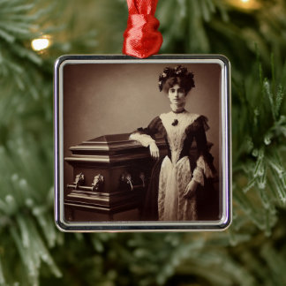 ヴィンテージビクトリアン付き女性 メタルオーナメント