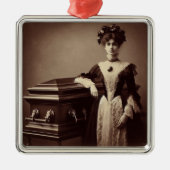 ヴィンテージビクトリアン付き女性 メタルオーナメント (正面)
