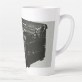 ヴィンテージビジネス、アンティークオフィスマニュアルタイプライター カフェラテマグ (右)