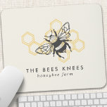 ヴィンテージビーのロゴ素朴ハネビー マウスパッド<br><div class="desc">ヴィンテージビー素朴ロゴHoneybee Mouse pad.このトレンディーデザインは、黄色いハニカムの背景に黒いミツバチを特徴とする。養蜂家のビジネスのための完璧なデザイン。</div>