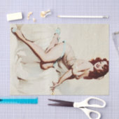 ヴィンテージピンアップガールブルネット女性アンティークピンナップ 薄葉紙 (クラフト)