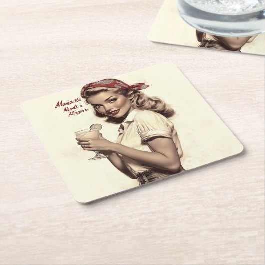 ヴィンテージピンアップスタイル:ママチータはマルガリータを必要 スクエアペーパーコースター (アングル)