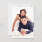 ヴィンテージピンクと白のフローラ写真の日付を保存 セーブザデート (裏面)