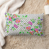 ヴィンテージピンクのバラと白いポルカドット ランバークッション (ブランケット)