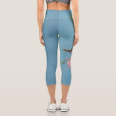 ヴィンテージピンクの白い花蝶のミツバチ青 カプリレギンス (裏面)