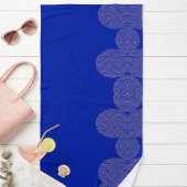 ヴィンテージピンクの線形抽象芸術アート王室の（青） ビーチタオル