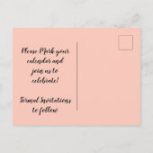 ヴィンテージピンクの花のパターン日付を保存 案内ポストカード (裏面)