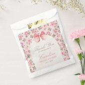 ヴィンテージピンクの花ブライダルシャワー フェイバーバッグ (封をした状態)