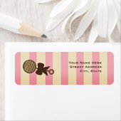 ヴィンテージピンクベビーシャワーラトル&ストライプ ラベル (インサイチュ)