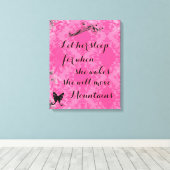 ヴィンテージピンクベビー引用文彼女は山を移動する キャンバスプリント (インサイチュ (ウッドフロア))