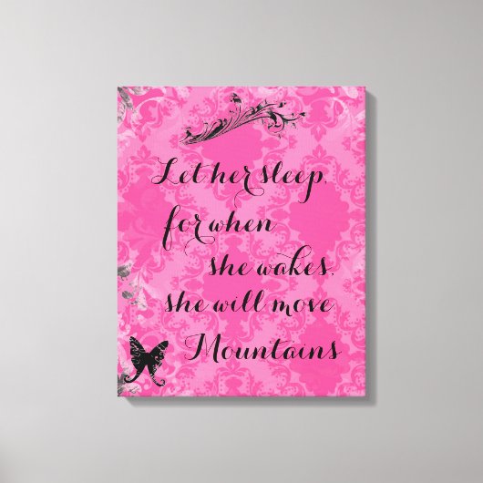 ヴィンテージピンクベビー引用文彼女は山を移動する キャンバスプリント (正面)