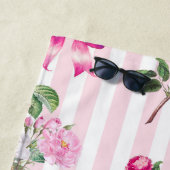 ヴィンテージピンクローズコケットボウストライプズ ビーチタオル (インサイチュ)