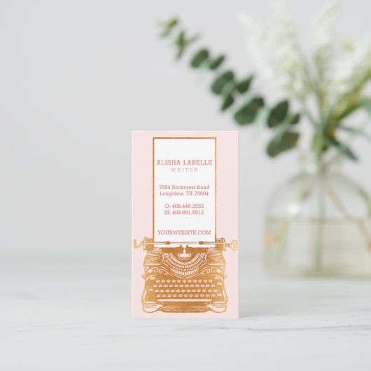ヴィンテージピンク&金ゴールドアンダーウッドタイプライターモノグラム 名刺 (スタンド正面)