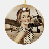 ヴィンテージピンナップの女の子と第2次世界大戦飛行機エレガント、 セラミックオーナメント (正面)