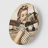 ヴィンテージピンナップの女の子と第2次世界大戦飛行機エレガント、 ラージ壁時計 (傾斜)