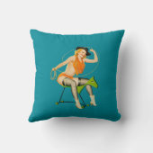 ヴィンテージピンナップガール – 女性のカーボーイ乗用木馬 クッション (裏面)